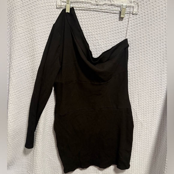 Fashion Nova Black One-Shoulder Mini Dress Effortless noir essentials - Picture 5 of 6